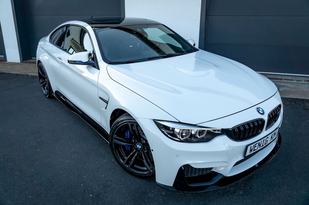 Bild des Angebotes BMW M4 Coupe - HANDSCHALTUNG/LED/H&K/HUD/SCHIEB/R19