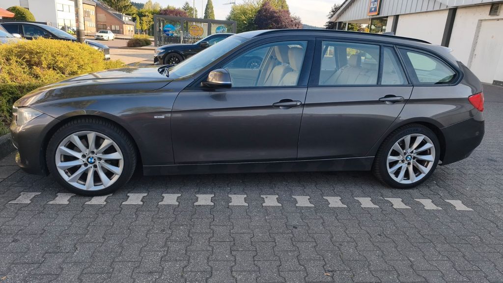 Bild des Angebotes BMW 330d Touring Modern Line Automatik Modern Line