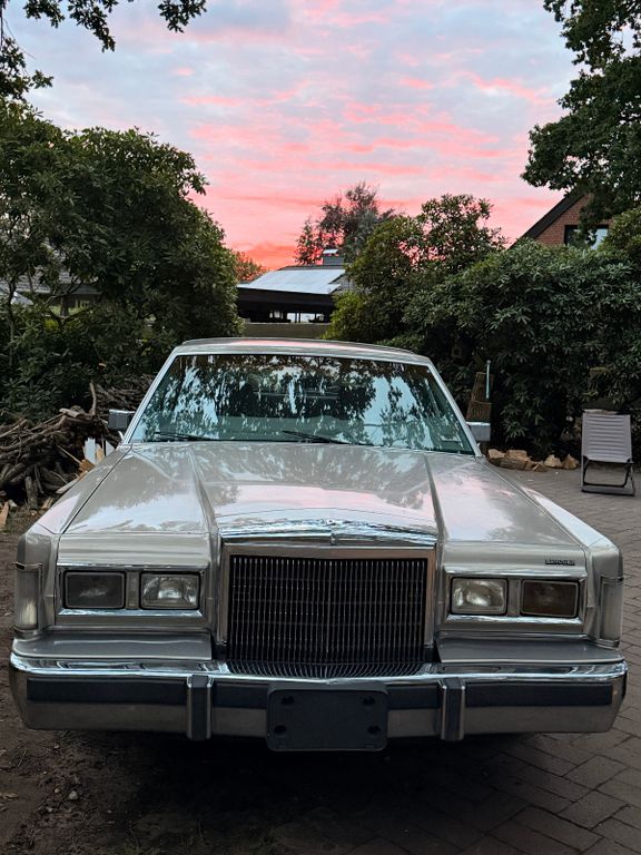 Bild des Angebotes Lincoln Town Car 1988 5.0 V8