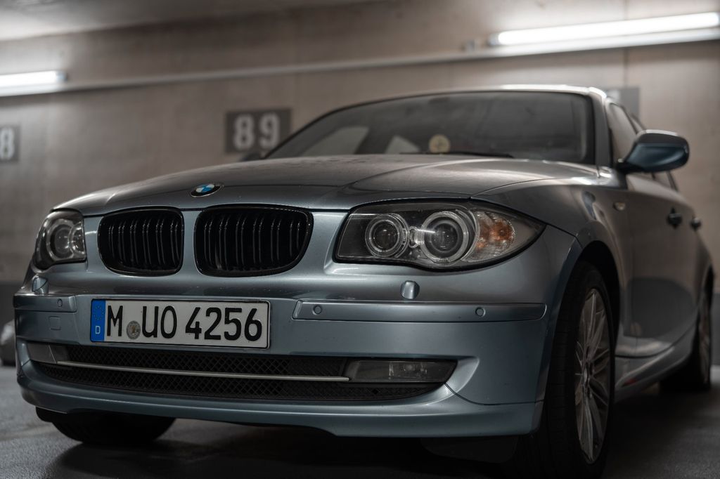 Bild des Angebotes BMW 118d | Navi | Panoramadach | 8-fach bereift |