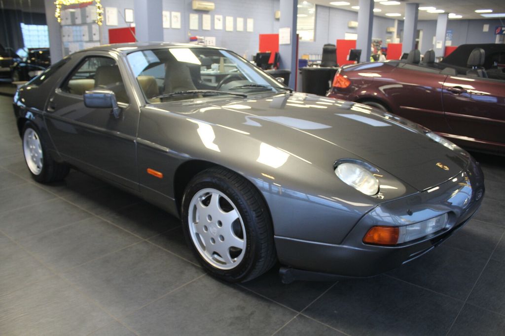 Bild des Angebotes Porsche 928 GT - OLDTIMER - Schiebedach - Klima -