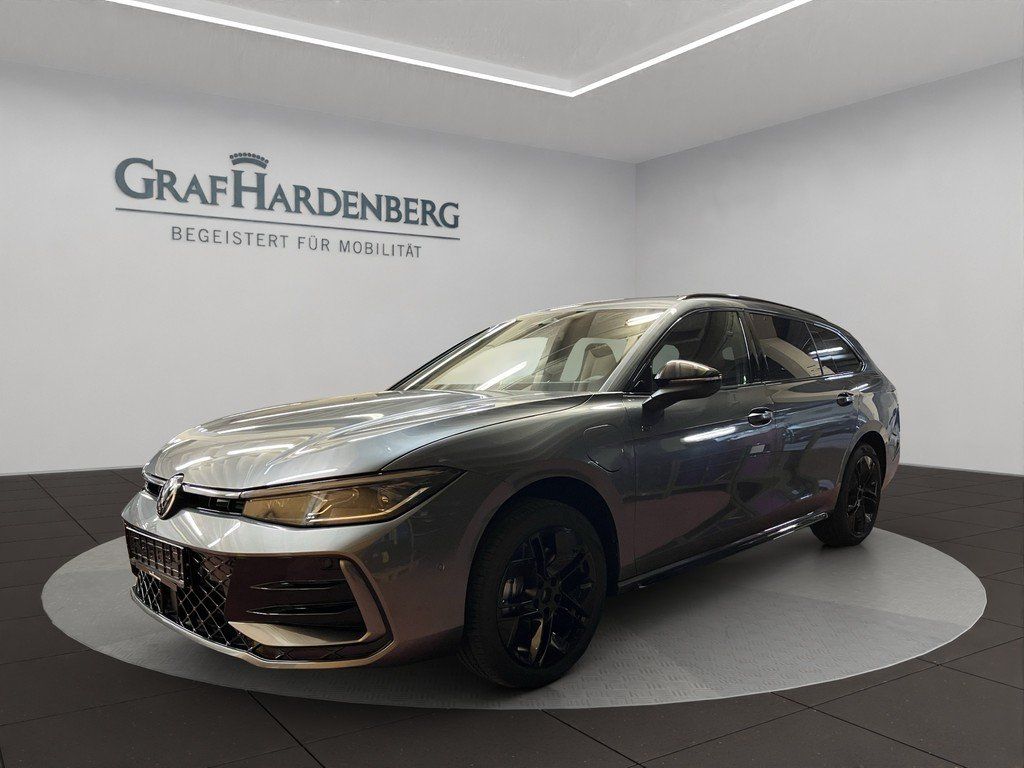 Volkswagen Passat 1.5 eHybrid DSG R-Line Matrix ACC Navi