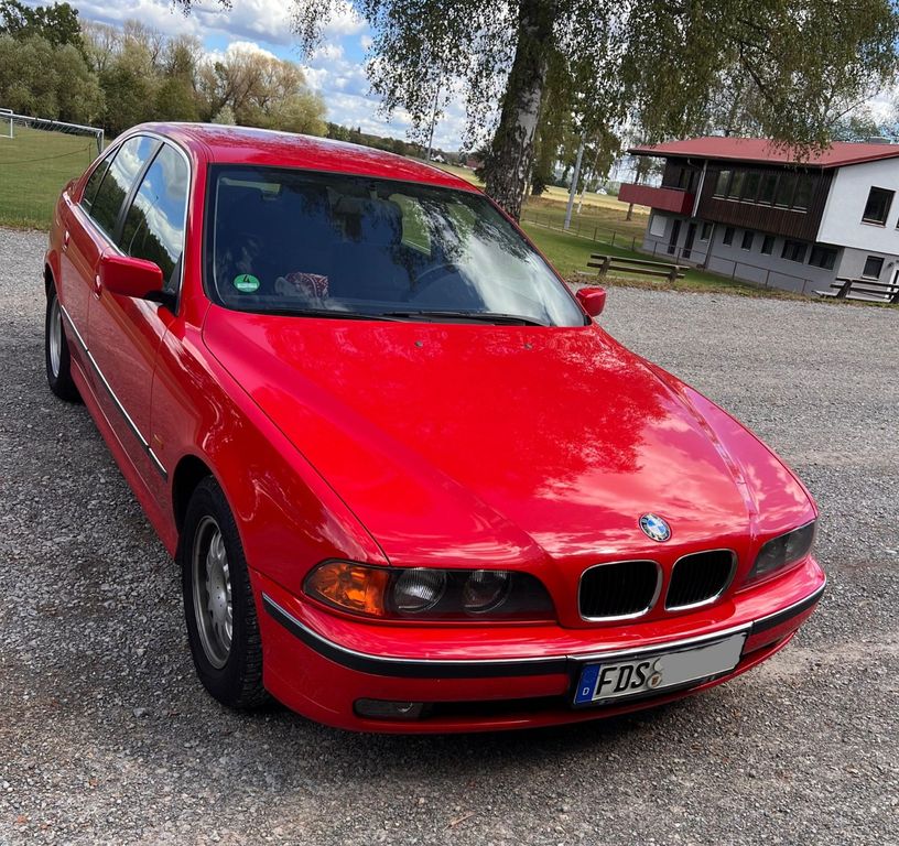 BMW 528i E39 Limousine | 1. Hand | 72tkm