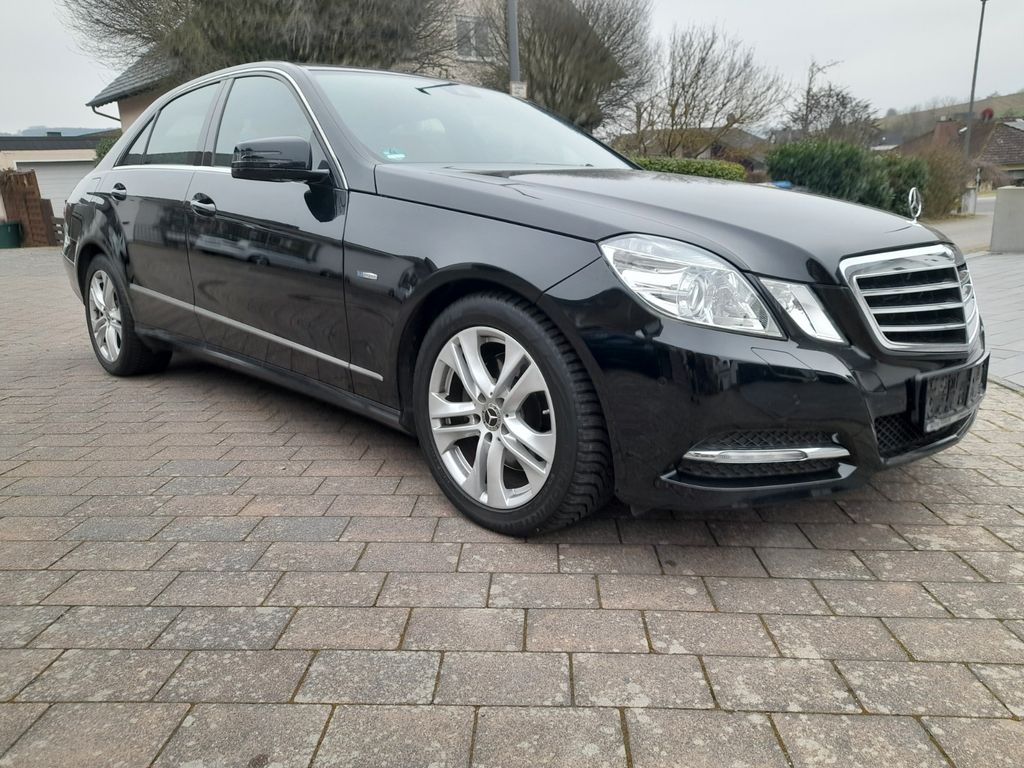 Bild des Angebotes Mercedes-Benz Limousine E 300 CDI - LEDER - AUTOMATIK TÜV NEU