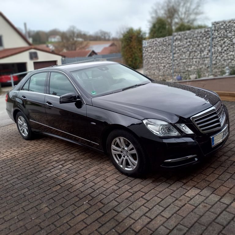 Bild des Angebotes Mercedes-Benz E 220 CDI BlueEFFICIENCY AVANTGARDE AVANTGARDE