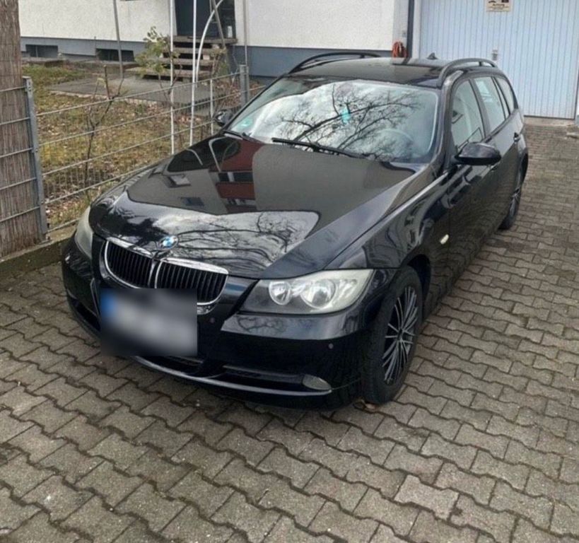 Bild des Angebotes BMW 320i touring -