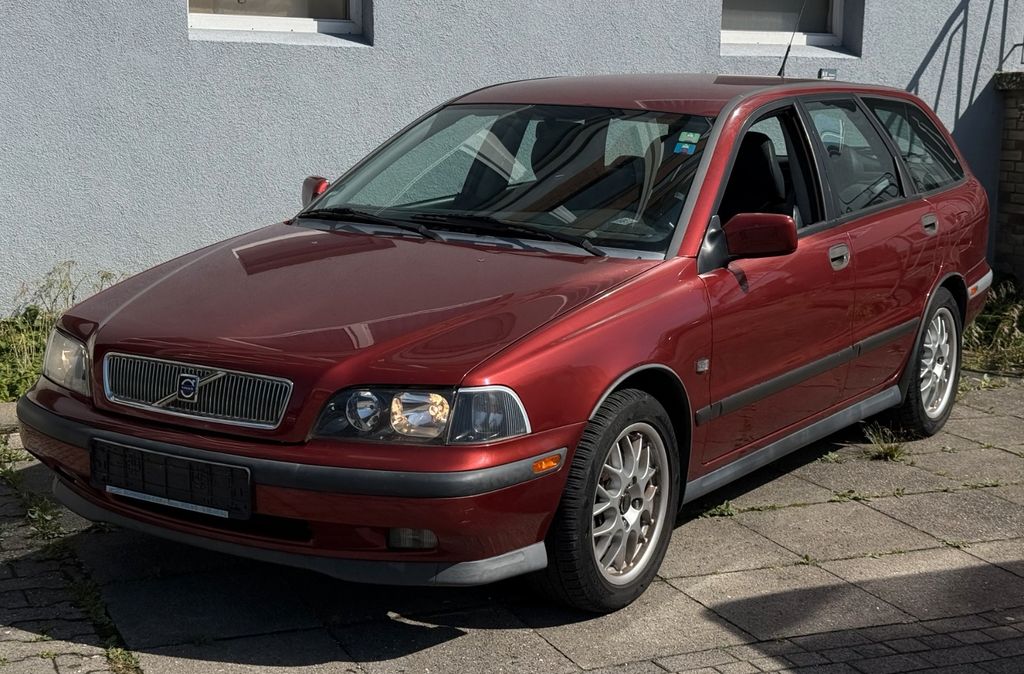 Bild des Angebotes Volvo V40 1.8 *TÜV 08/2027*Klima*Zahnriemen gewechselt
