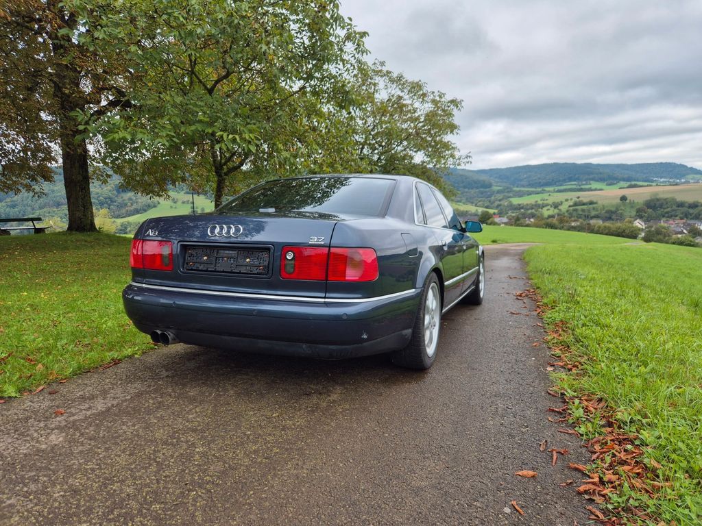Audi A8 3.7 tiptronic quattro -