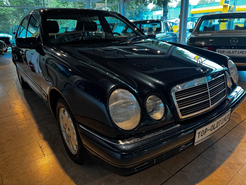 Bild des Angebotes Mercedes-Benz E 230 1.Hand 75.000Km rostfrei Traumzustand TOP