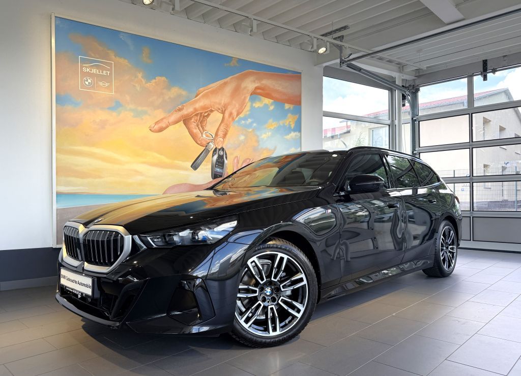 Bild des Angebotes BMW 520d Tour M SPORT PANO+HUD+ACC+AHK+H&K+STANDH+AL