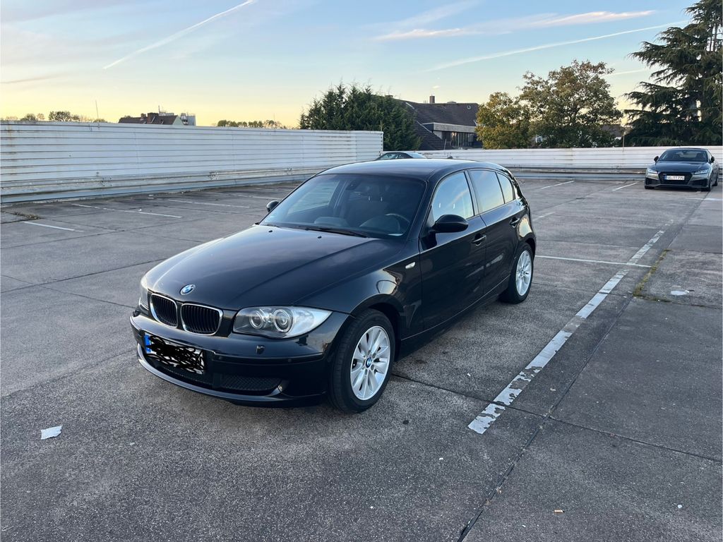 Bild des Angebotes BMW 120i - Automatik - Schwarz
