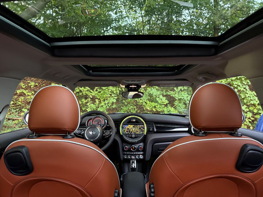 Bild des Angebotes MINI nur 12.800 km, Vollleder, Panorama, Kamera, ACC