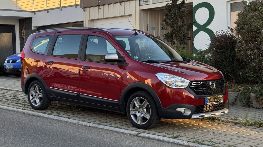 Bild des Angebotes Dacia Lodgy TCe 130 GPF Stepway Plus, LED, 8-fach, TOP