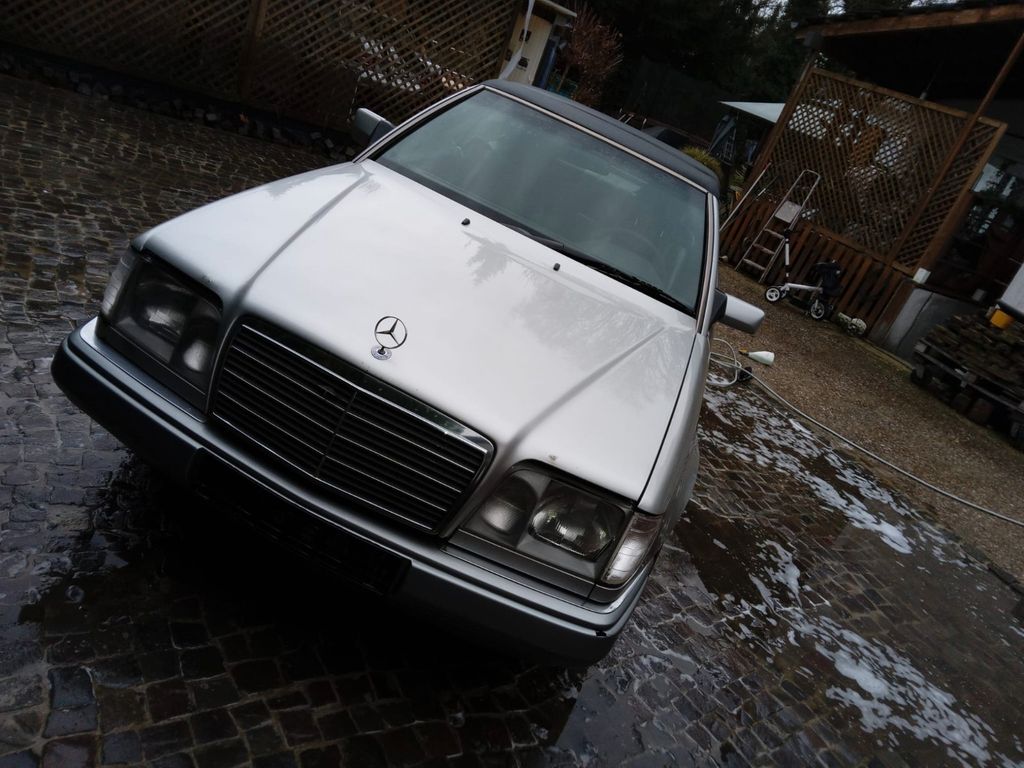 Mercedes-Benz E 320