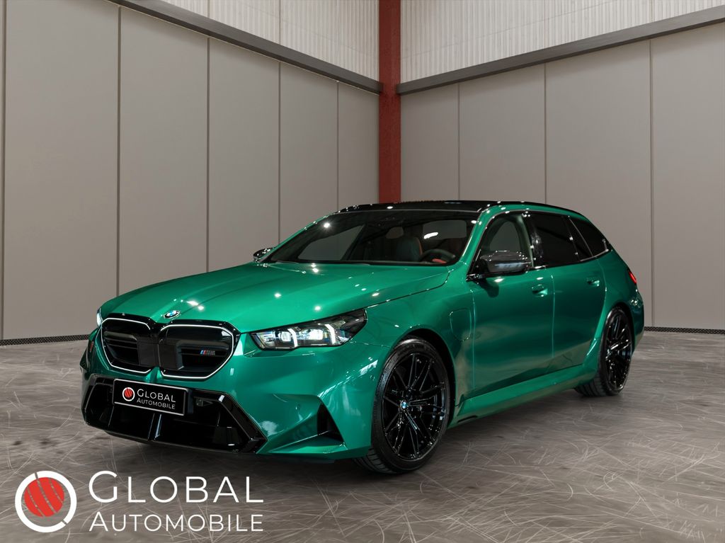 Bild des Angebotes BMW M5 Touring xDrive°B&W°4-ZON°VENT°PANO°CARBON°MEM