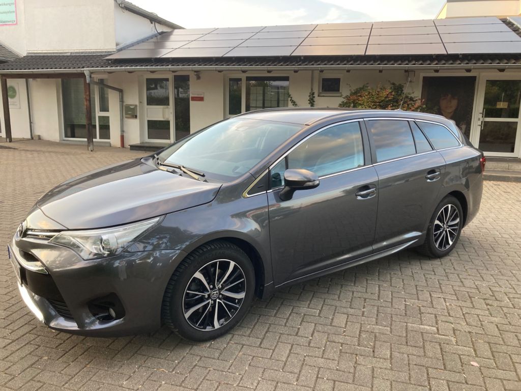 Toyota Avensis 1,8-l-Valvem. Team D T. Sports Team ...