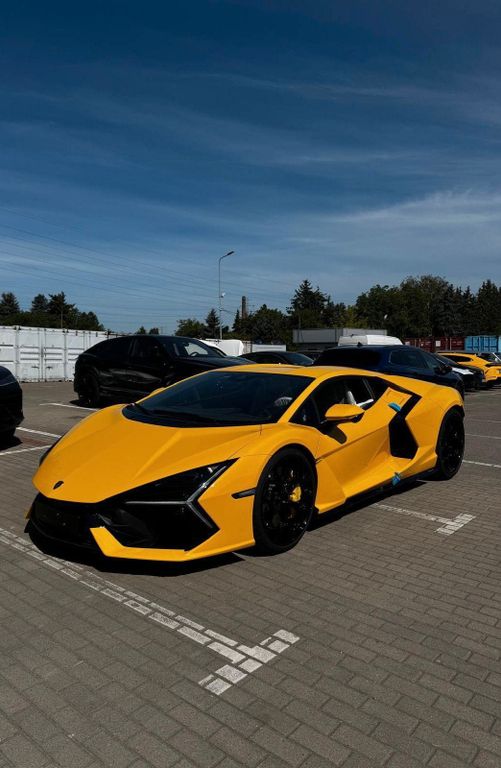Lamborghini Revuelto
