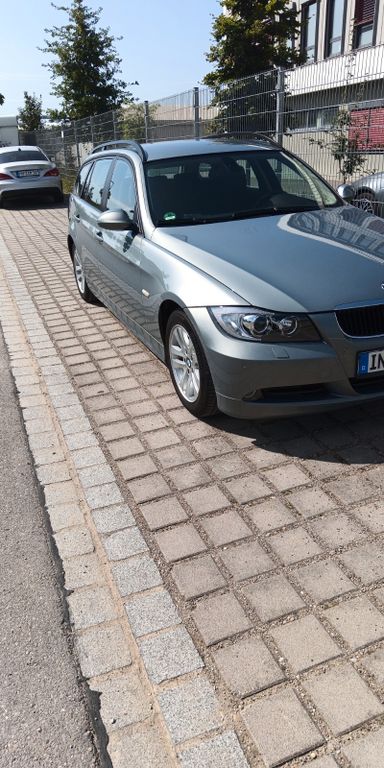 Bild des Angebotes BMW 320i touring -