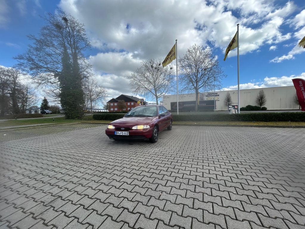 Ford Mondeo 1.8 16V CLX Auto CLX