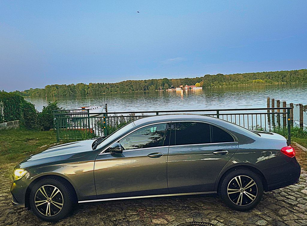 Mercedes-Benz E 220 d 4MATIC Automatic mit Anhängerkupplung