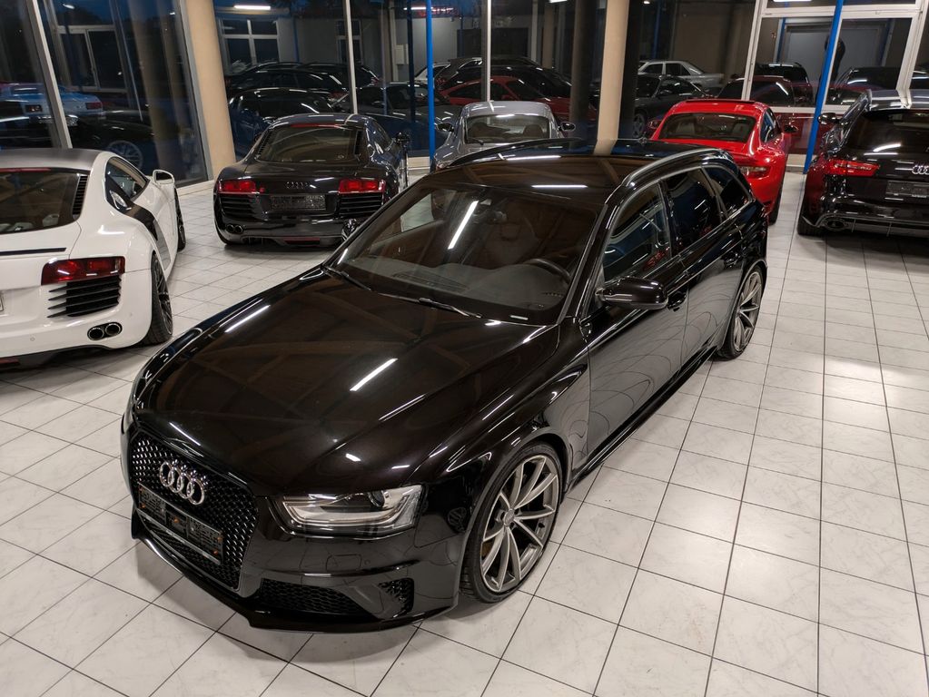 Audi RS4 Avant 4.2 FSI Quattro - AT-Motor nur 139'km!