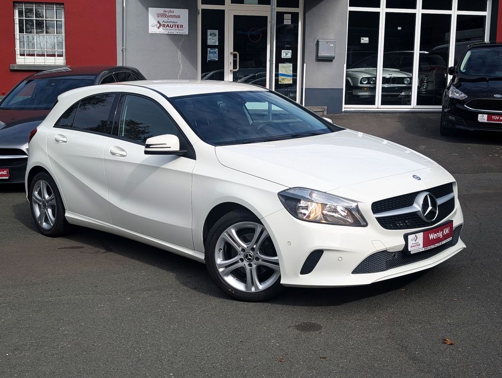 Bild des Angebotes Mercedes-Benz A 160 STYLE 2017 nur63tKM Navi Sitzhei PDC Alu17