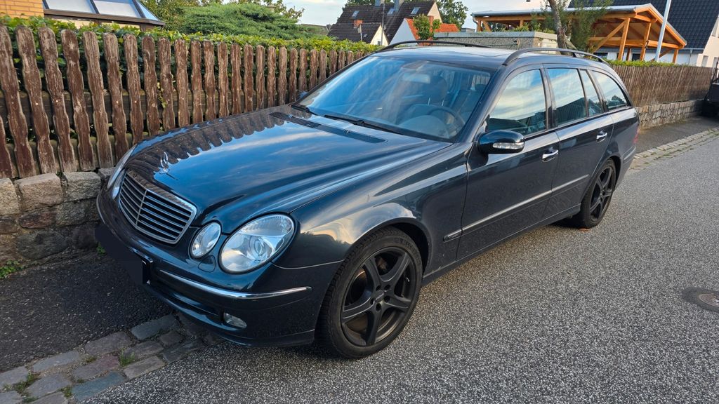Bild des Angebotes Mercedes-Benz E 320 CDI T AVANTGARDE Avantgarde 7 Sitzer