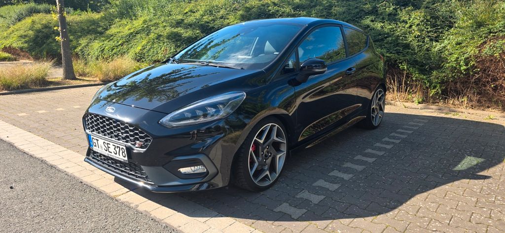 Bild des Angebotes Ford Fiesta 1,5 EcoBoost ST mit Leder-Exklusiv-Pa...
