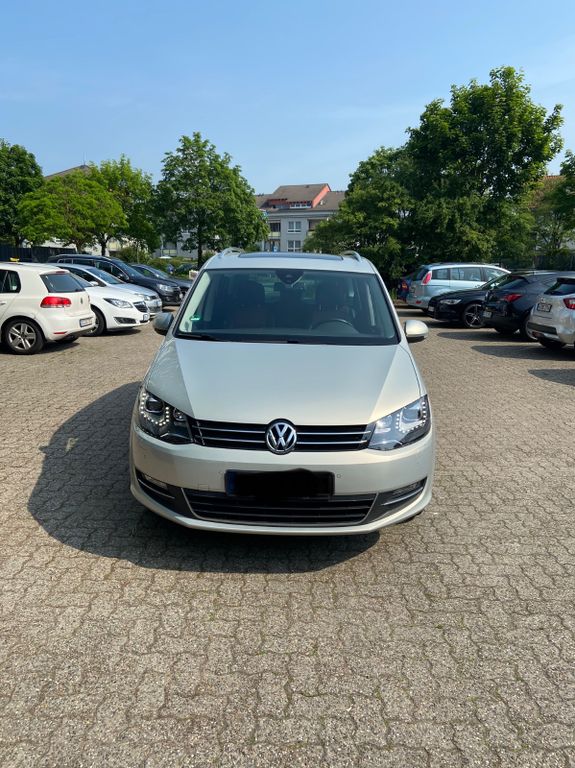 Bild des Angebotes Volkswagen Sharan 2.0 TDI DSG 125kW BMotion Tech Highli...