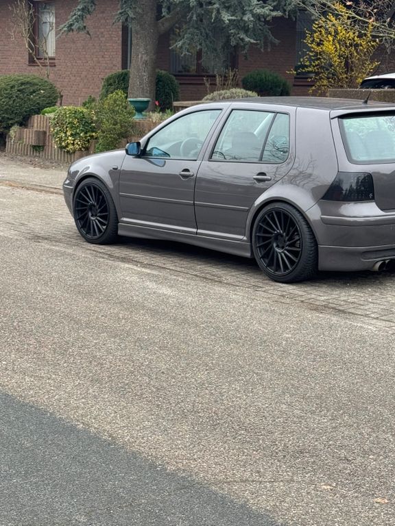 Volkswagen Golf 4 2.3l V5
