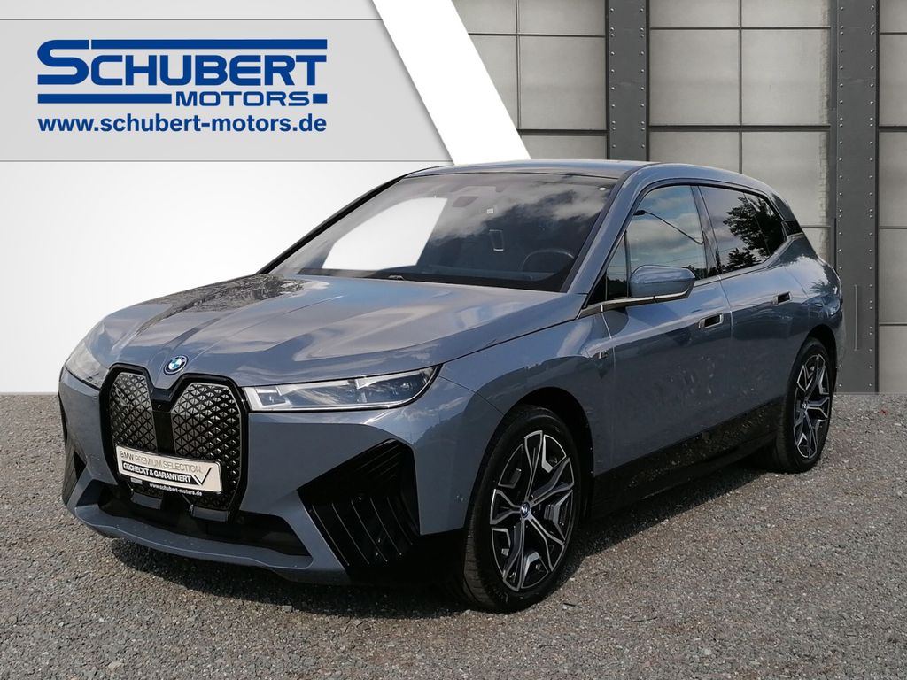 Bild des Angebotes BMW iX M60 Luftfederung Niveau AHK Panodach Navi Led