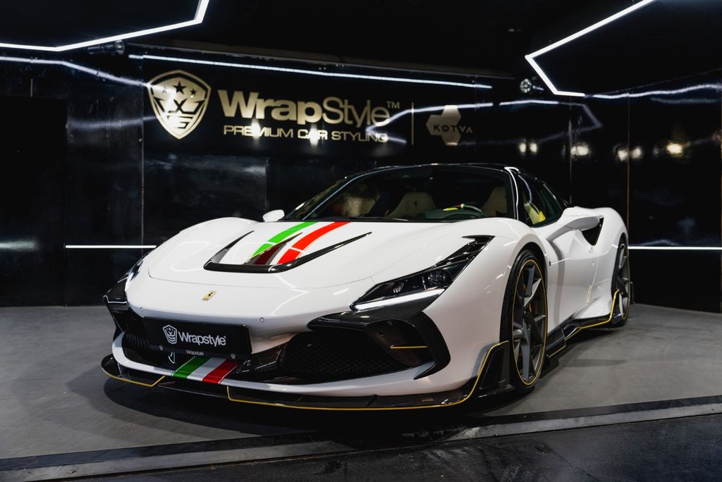 Bild des Angebotes Ferrari F8 Spider MANSORY CARBON SOFTKIT