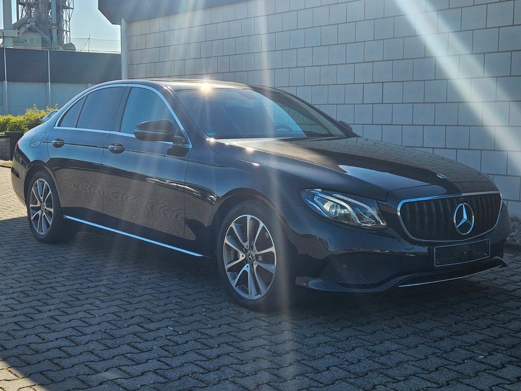 Bild des Angebotes Mercedes-Benz E 250 Limousine *Scheckheft*CAM*LED*Schiebedach*