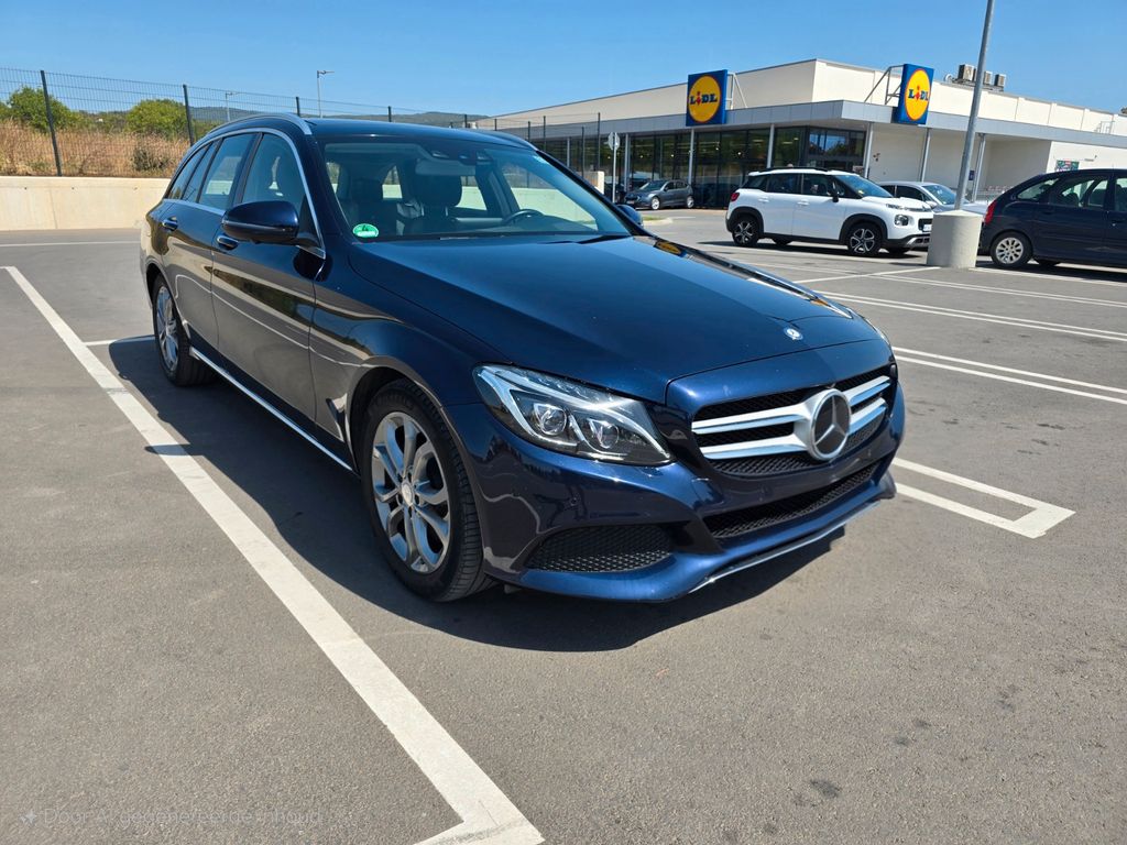 Bild des Angebotes Mercedes-Benz 300h, head up display, panorama roof, 360 camera