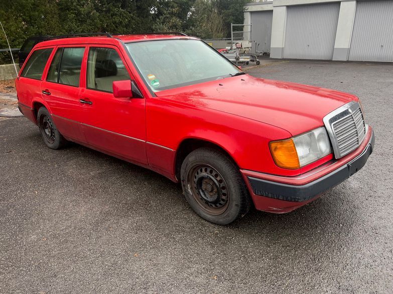 Bild des Angebotes Mercedes-Benz 300 TD W124 Kombi, Schiebedach, ABS, AHK