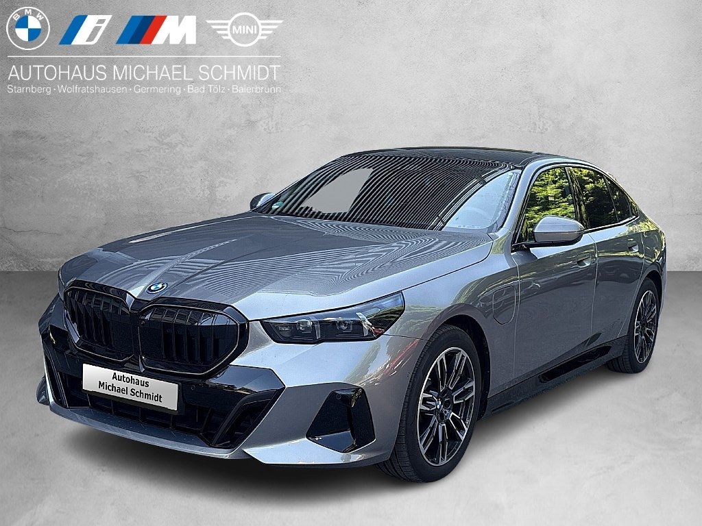 Bild des Angebotes BMW 530e xDrive M Sportpaket Head-Up DAB LED RFK