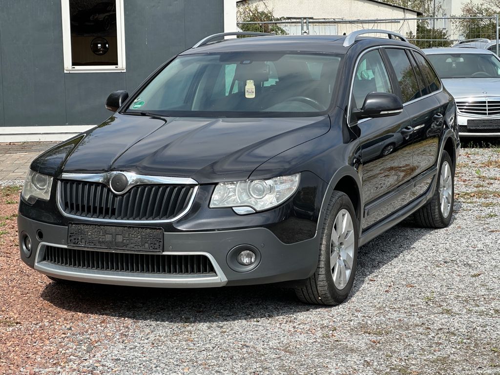 Bild des Angebotes Skoda Superb Combi Elegance 4x4*PDC* Automatik*