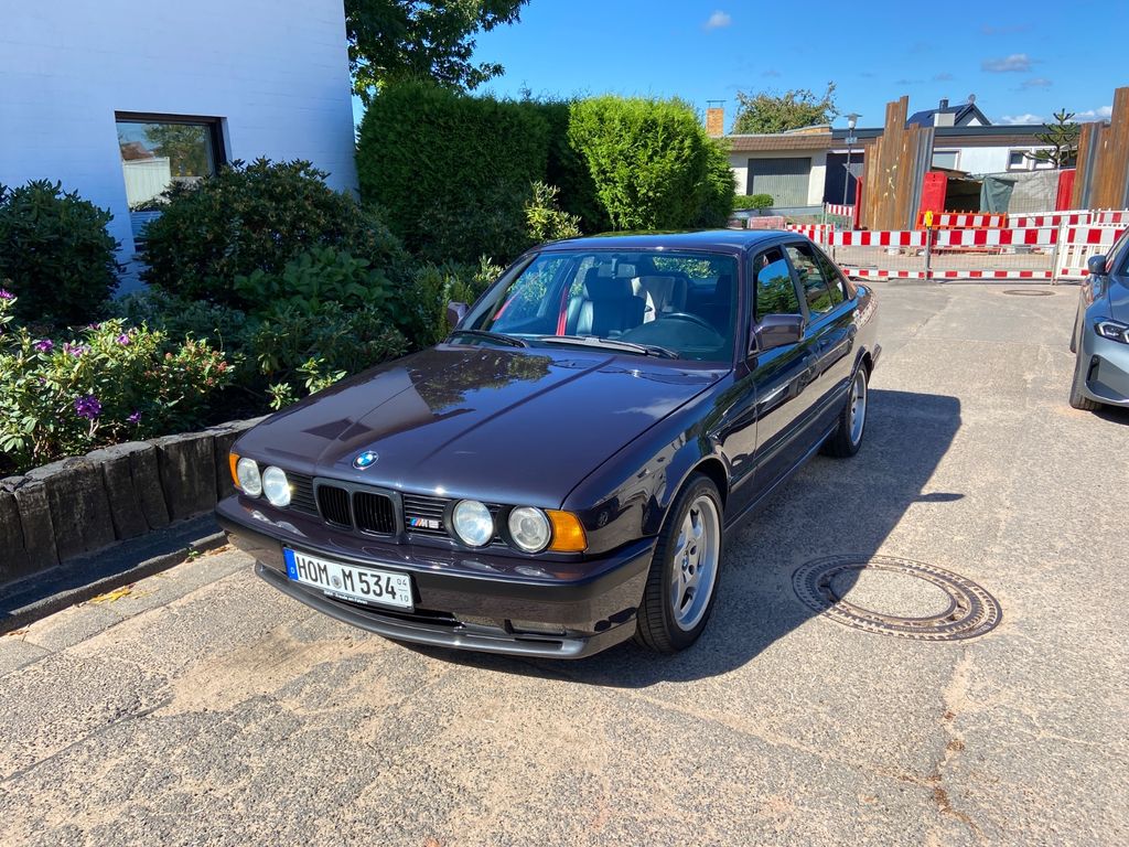 BMW M5 Macaoblau - Top Zustand, Vollleder schwarz