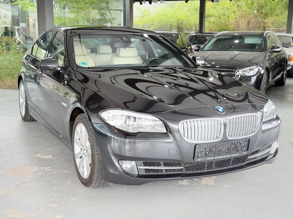 Bild des Angebotes BMW 550 i xDrive/HUD/SPUR/TOT/8FACH/1.HAND/SOFT/DE