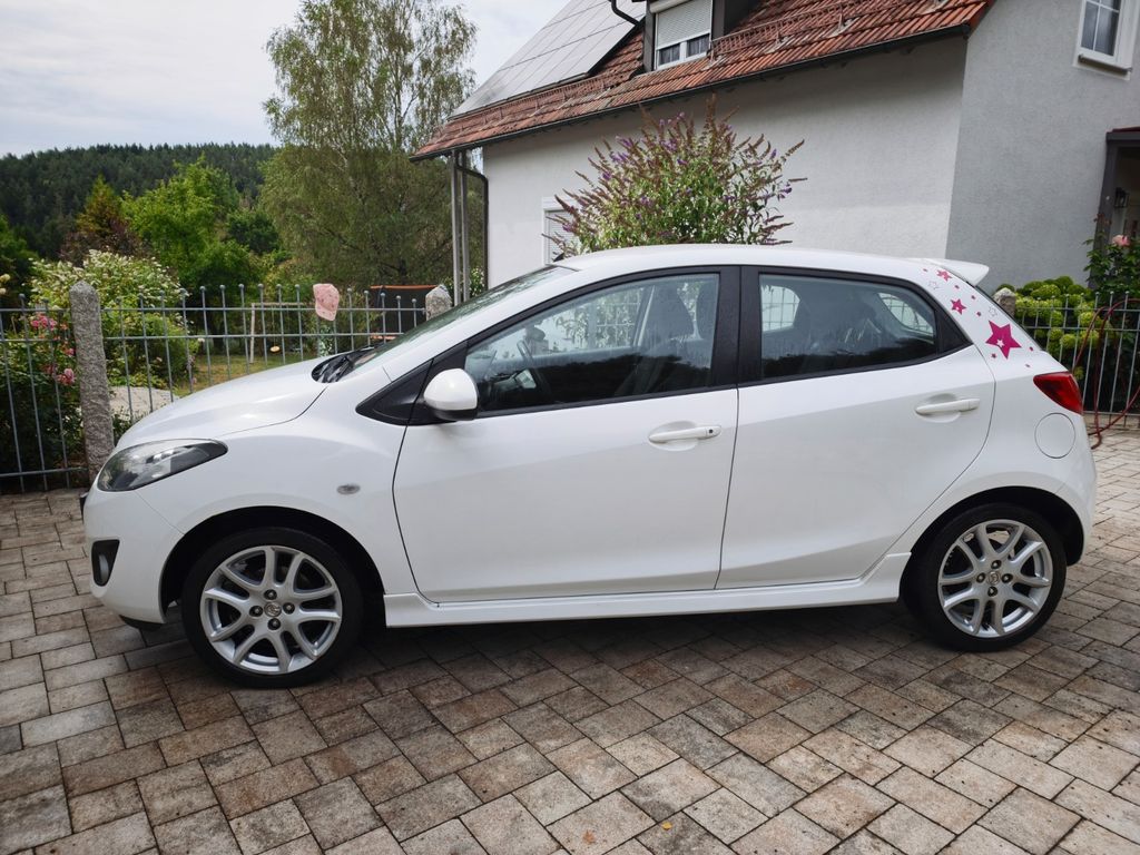 Bild des Angebotes Mazda 2 1.5 MZR Sports-Line weiß / 1. Hand / TÜV neu