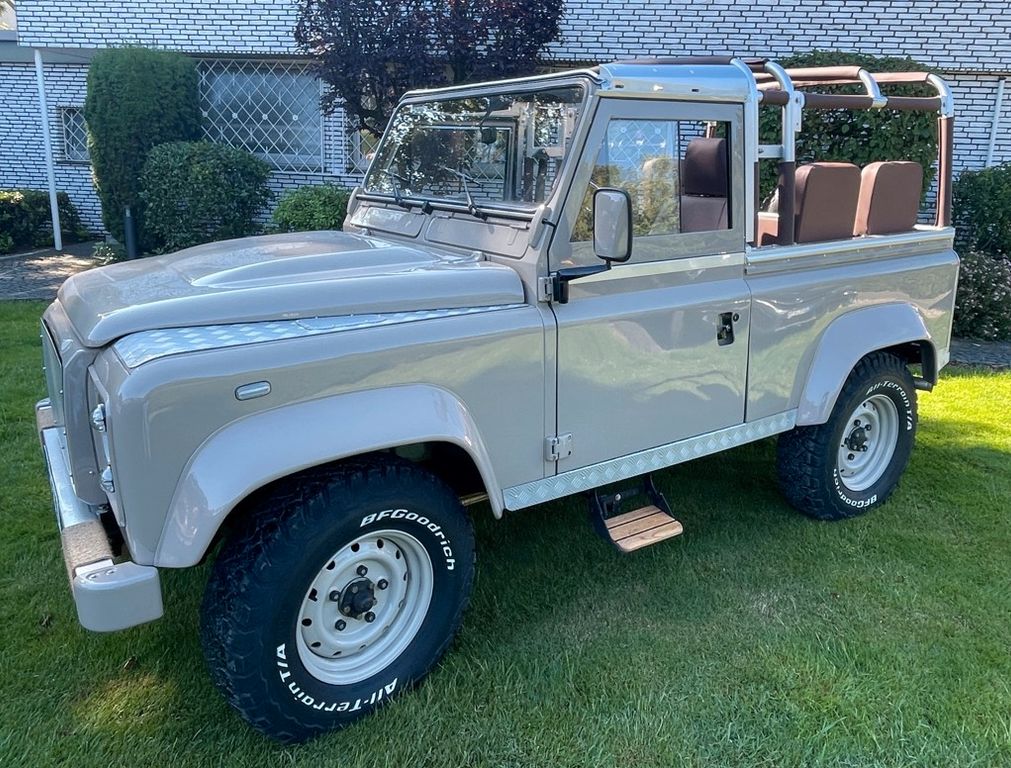 Bild des Angebotes Land Rover Defender 90 SW -