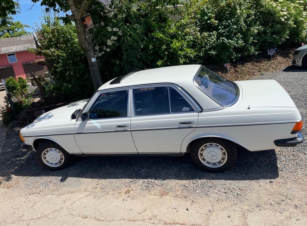 Bild des Angebotes Mercedes-Benz W123 230 E | 1. Hand | 72tkm