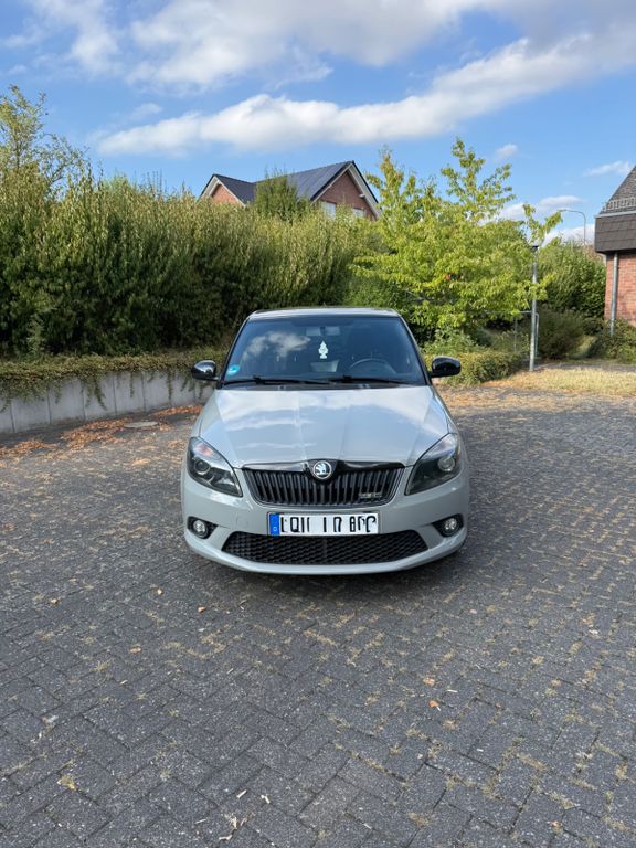 Bild des Angebotes Skoda Fabia 1.4l TSI DSG RS RS