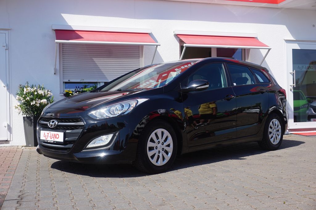 Bild des Angebotes Hyundai i30 CW 1.6 CRDi blue Navi Klima PDC