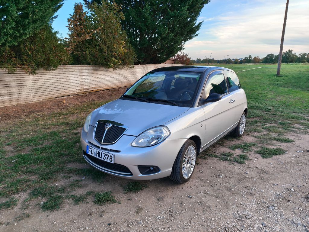 Bild des Angebotes Lancia Ypsilon 1.4 16v Oro