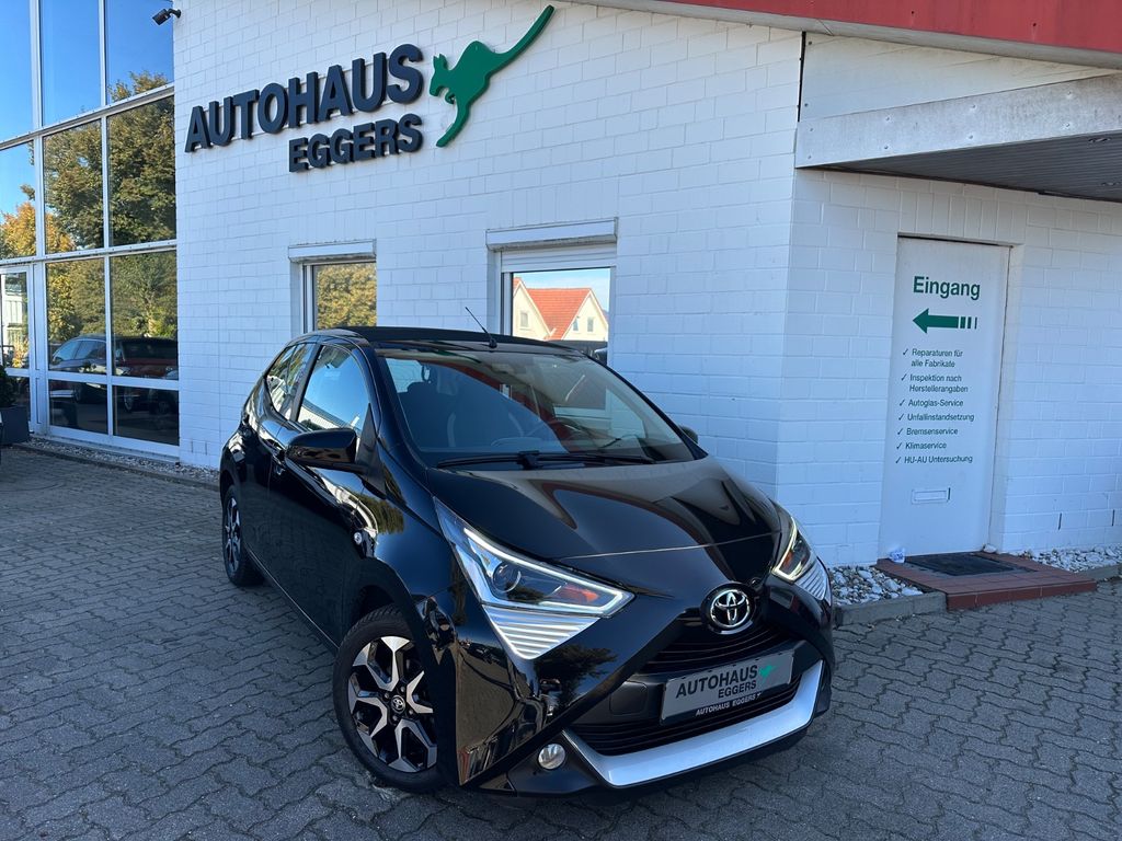 Bild des Angebotes Toyota Aygo x-sky/AUT/NAVI/FALTDACH/KAM/APPLE CP/GJR