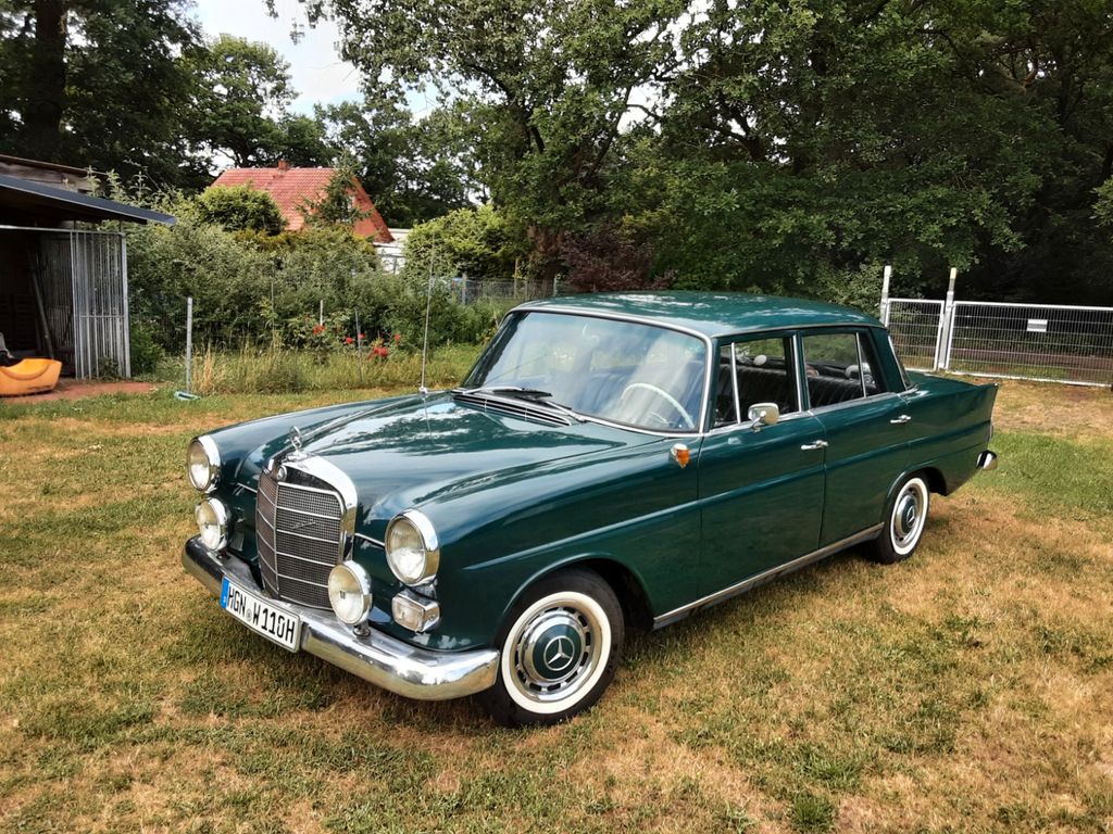 Mercedes-Benz 110W Heckflosse