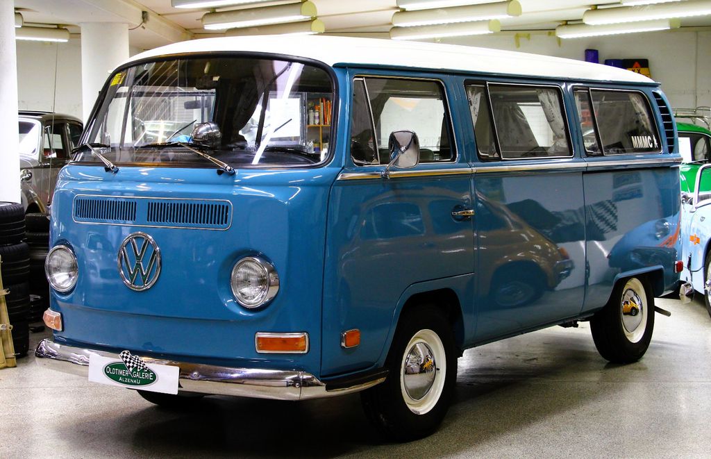 Bild des Angebotes Volkswagen T2a Deluxe Campervan