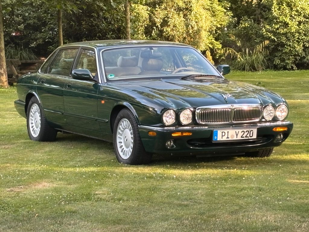 Bild des Angebotes Jaguar XJ8 3.2 Executive