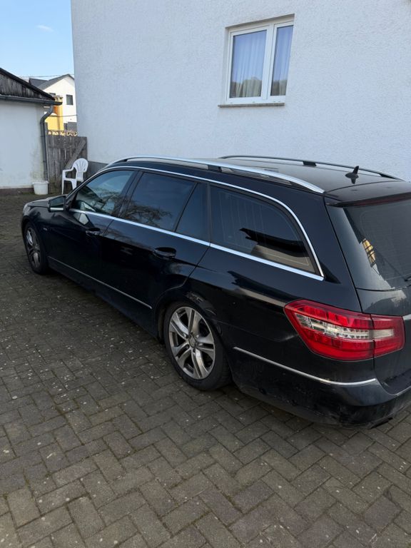 Mercedes-Benz E 350 CDI T BlueEFFICIENCY Standard